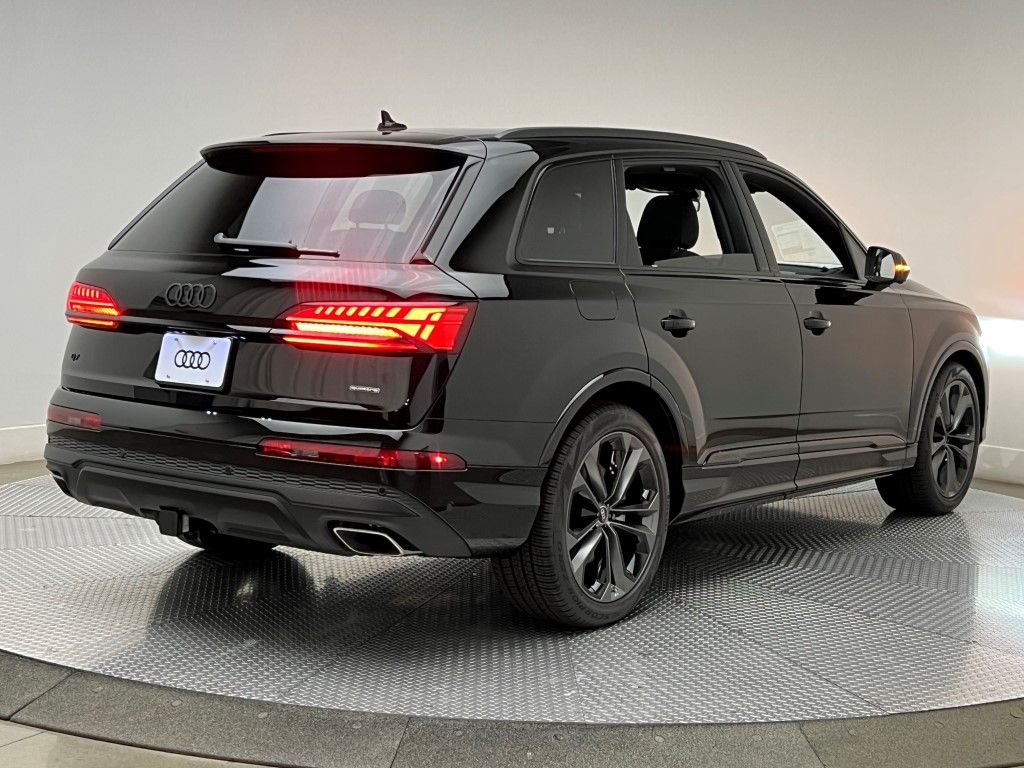 Thumbnail: 2026 Audi Q7 - 5