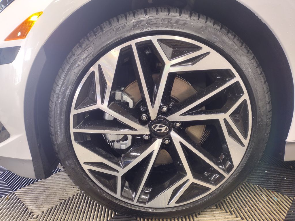 2025 Hyundai Ioniq 6 SEL photo 3