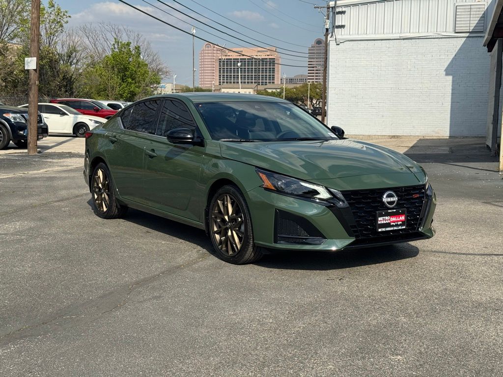 Green 2026 Nissan Altima 2.5 SR FWD Sedan Front-Wheel Drive Continuously Variable Transmission