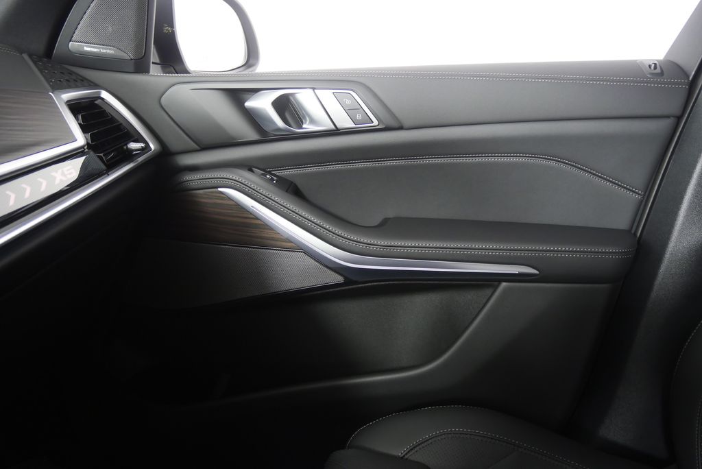 Thumbnail: 2026 BMW X5 - 23