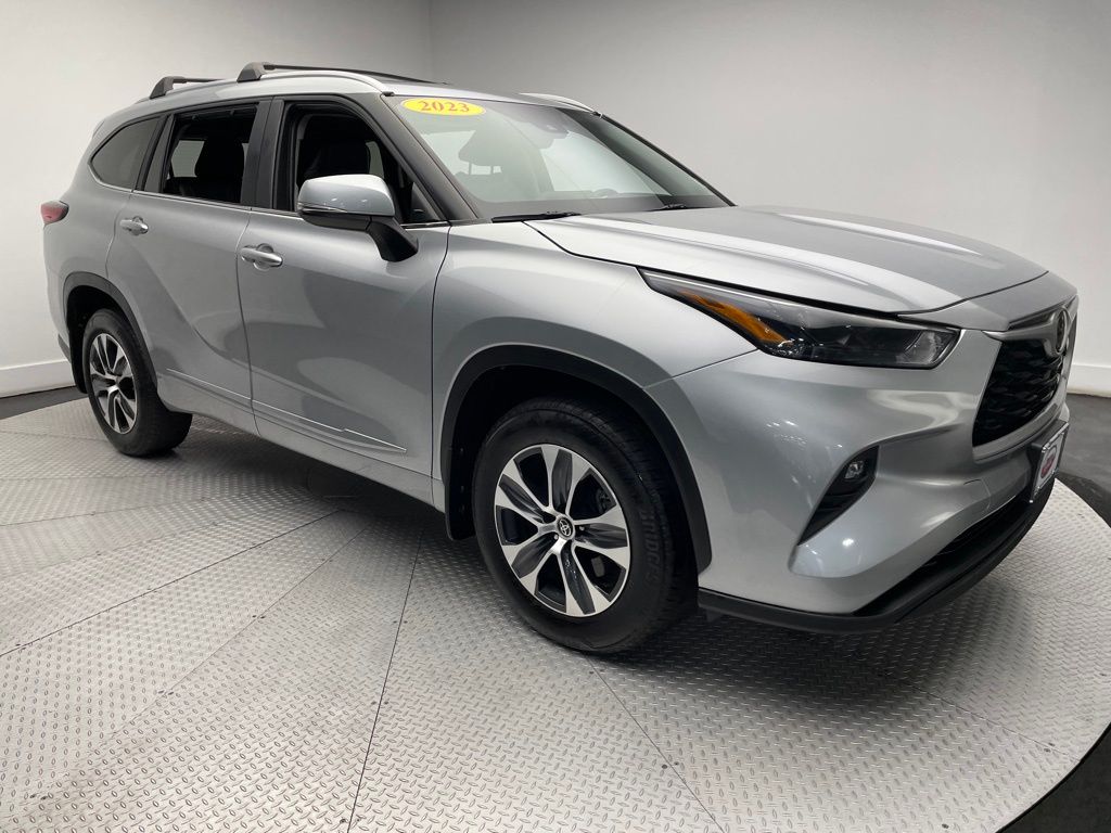 2023 Toyota Highlander XLE 3