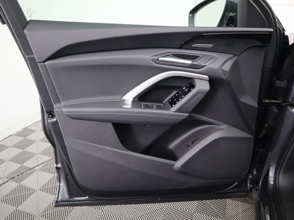 Thumbnail: 2025 Audi Q5 - 27