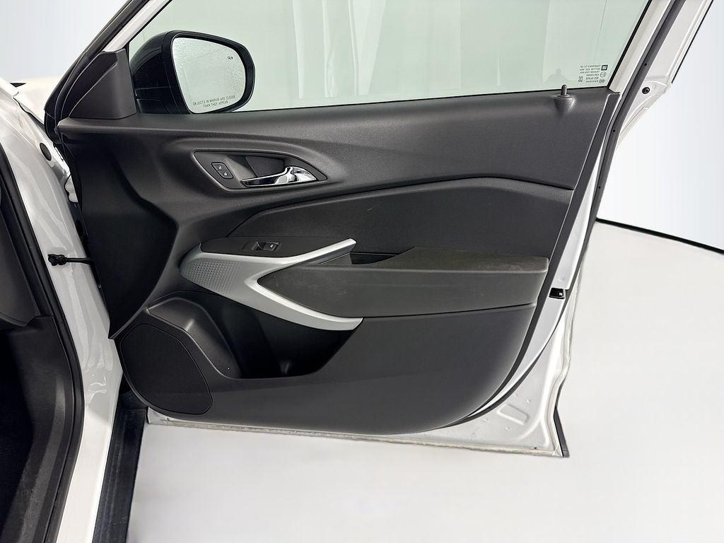 Thumbnail: 2024 Chevrolet Trax - 25