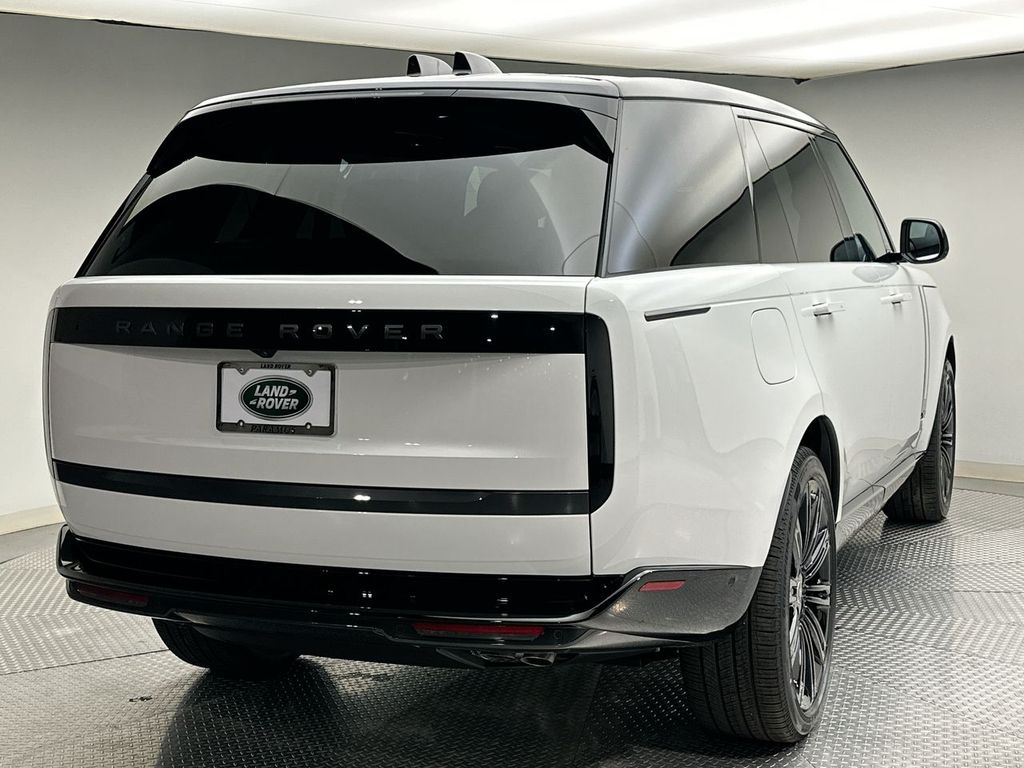 2025 Land Rover Range Rover SE 3