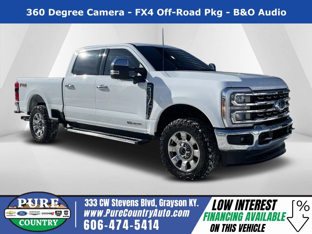Oxford White 2023 Ford F-250 Super Duty Lariat Crew Cab 4WD Pickup Truck Four-Wheel Drive Automatic