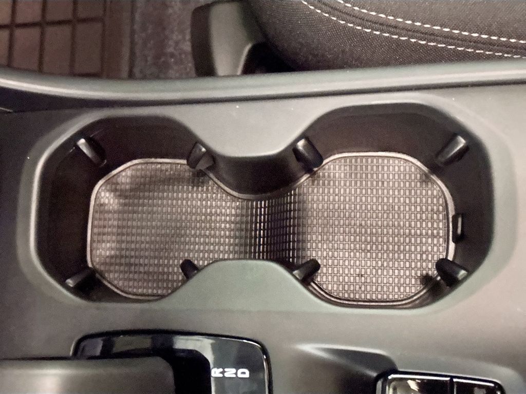 2025 Volvo XC40 B5 Core