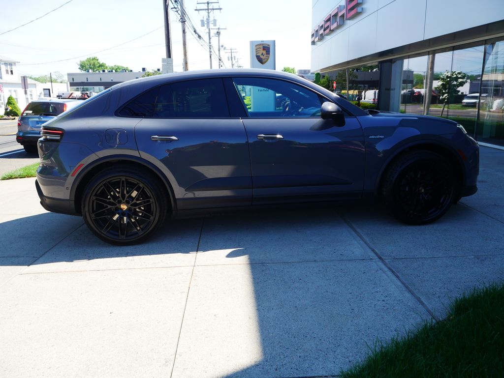 Thumbnail: 2026 Porsche Macan - 8