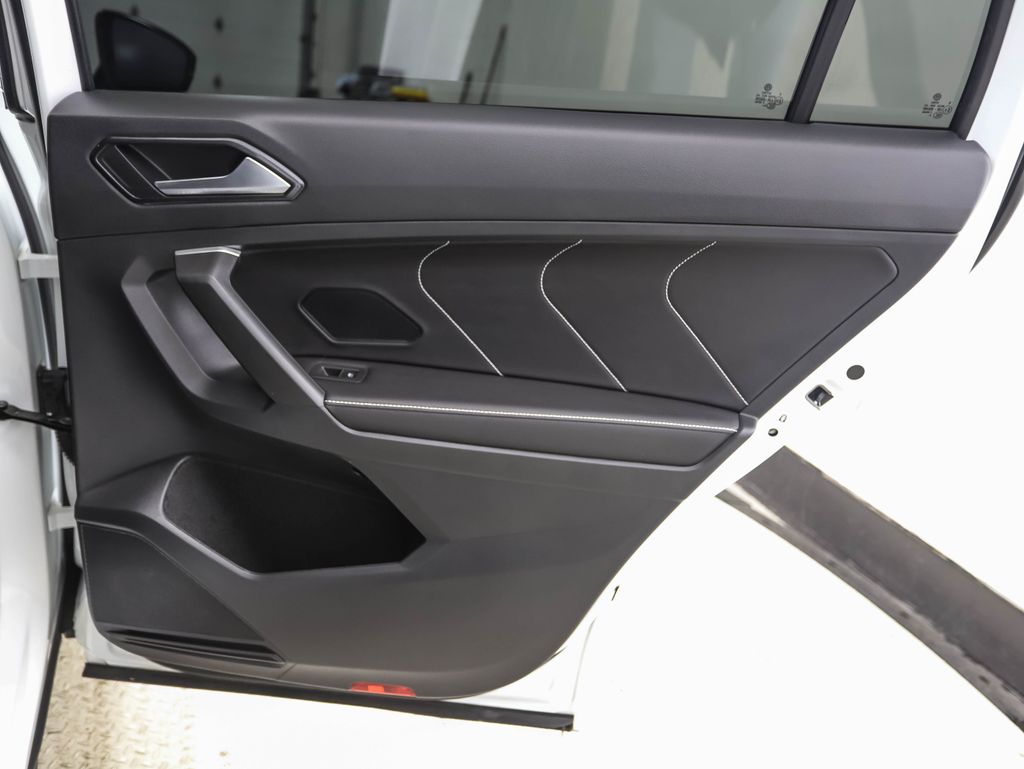 Thumbnail: 2024 Volkswagen Tiguan - 24