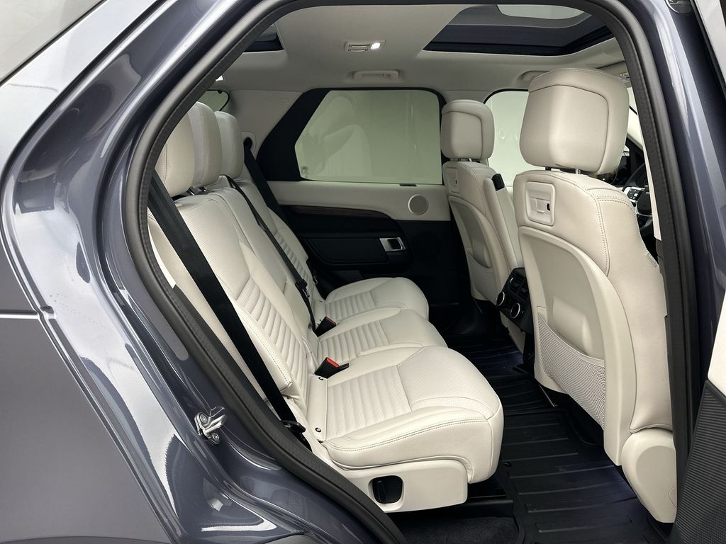 2024 Land Rover Discovery S 12