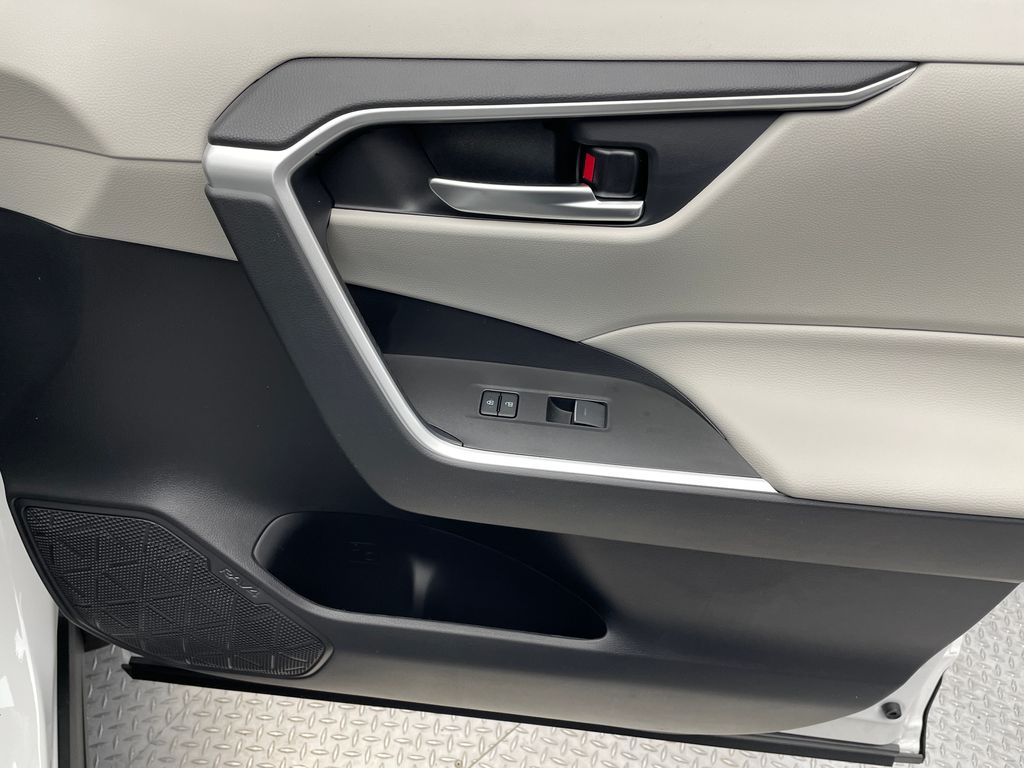 Thumbnail: 2025 Toyota RAV4 - 13