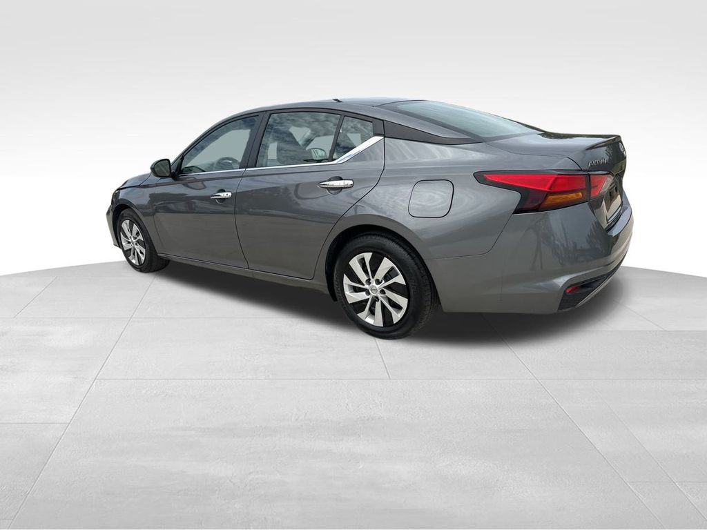 2024 Gun Metallic Nissan Altima 2.5 S FWD Sedan