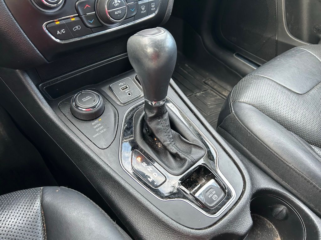 Thumbnail: 2019 Jeep Cherokee - 27