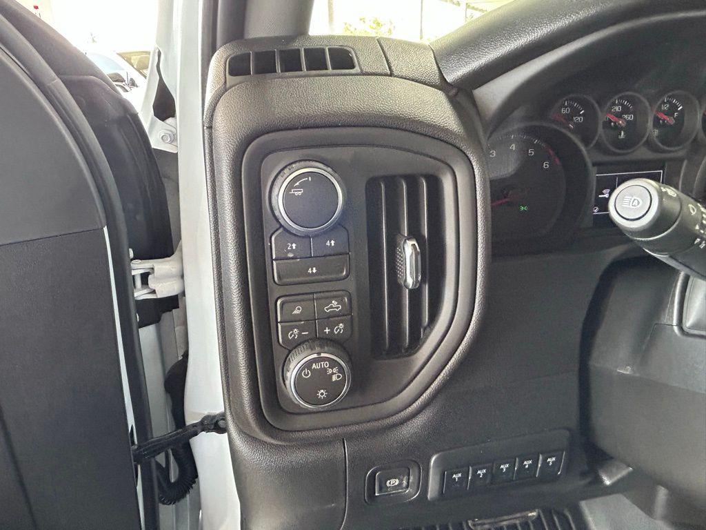 New 2026 Summit White Chevrolet Work Truck image 34