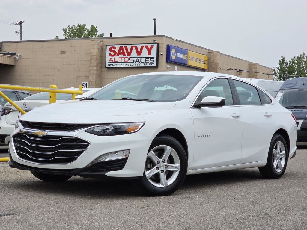 Summit White 2024 Chevrolet Malibu Sedan Front-Wheel Drive Continuously Variable Transmission