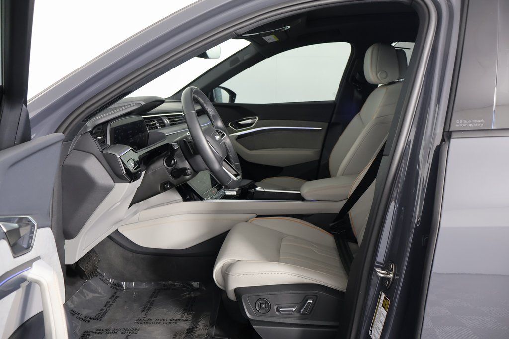 Thumbnail: 2024 Audi Q8 e-tron - 10