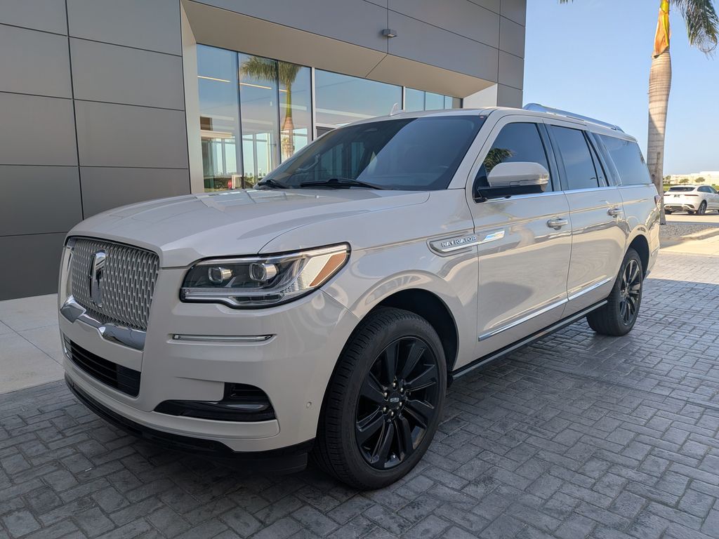 Ceramic Pearl Metallic Tri-Coat 2024 Lincoln Navigator SUV / Crossover Four-Wheel Drive Automatic