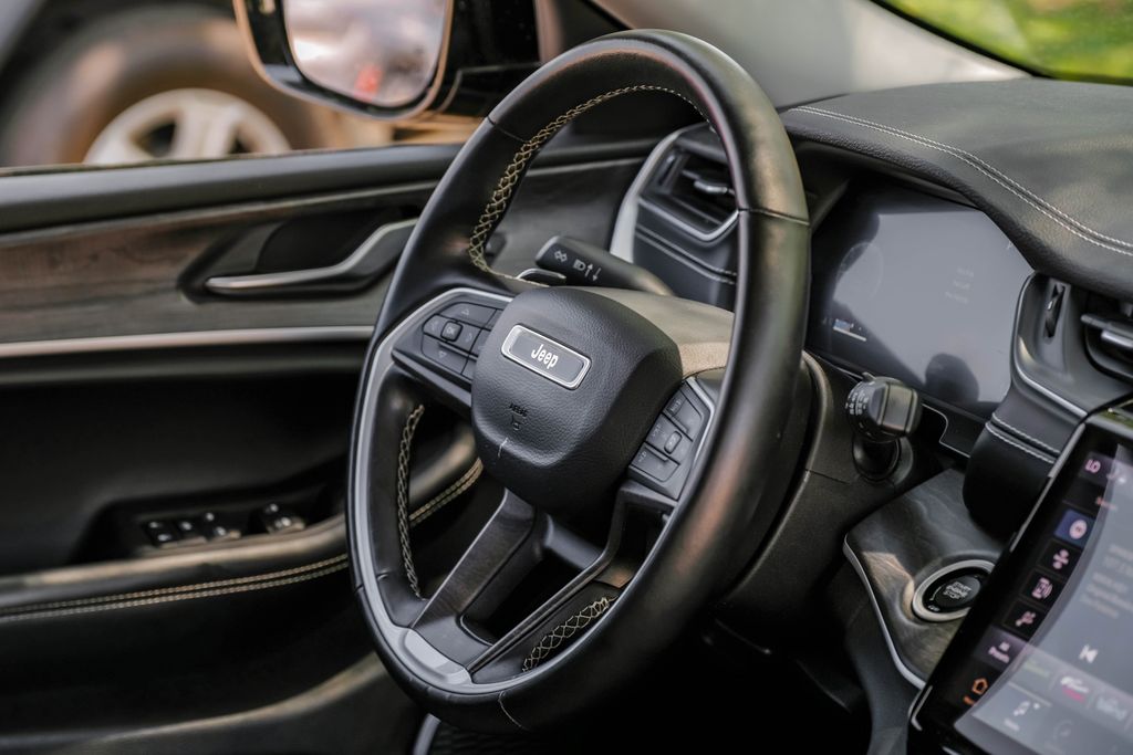 used 2022 Jeep Grand Cherokee car, priced at $28,000