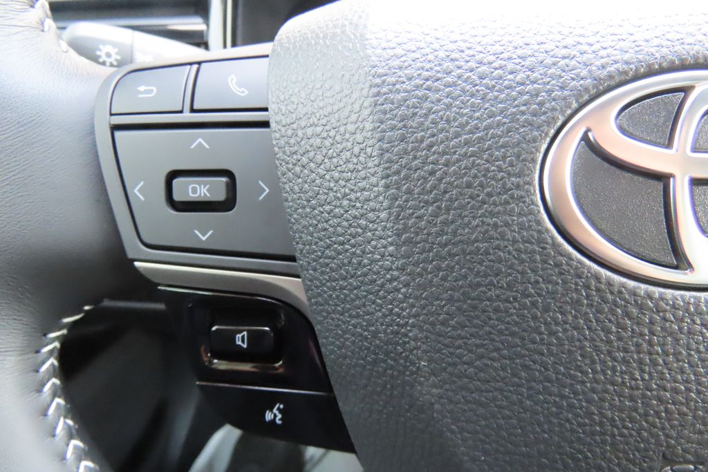 Thumbnail: 2025 Toyota Camry - 11