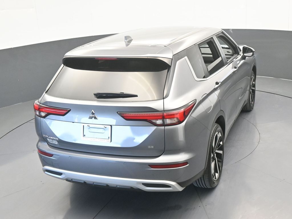 Used 2022 Silver Mitsubishi SE image 45