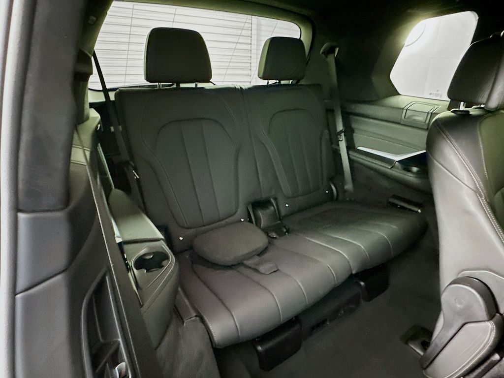 Thumbnail: 2022 BMW X7 - 28
