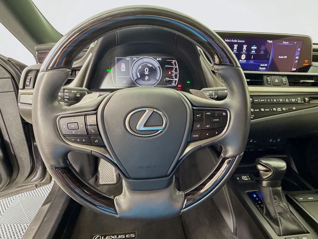 Thumbnail: 2020 Lexus ES - 11