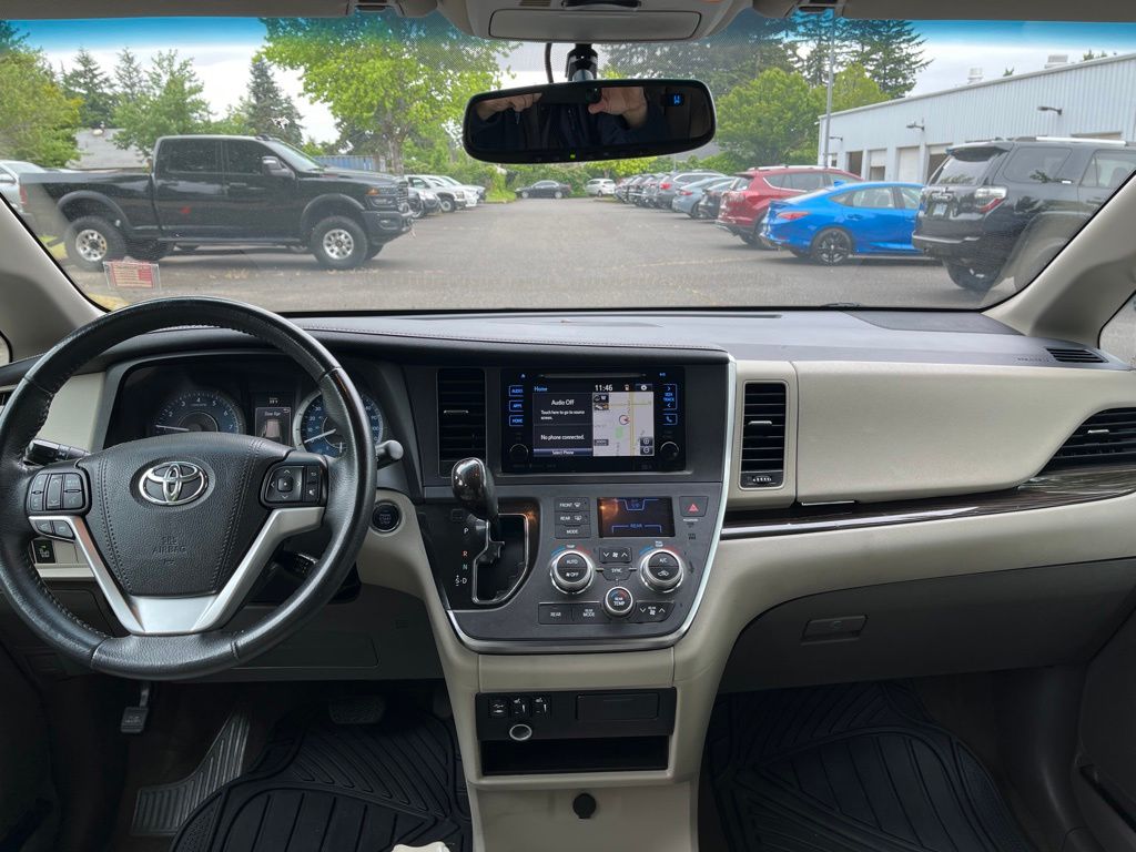 2017 Toyota Sienna XLE