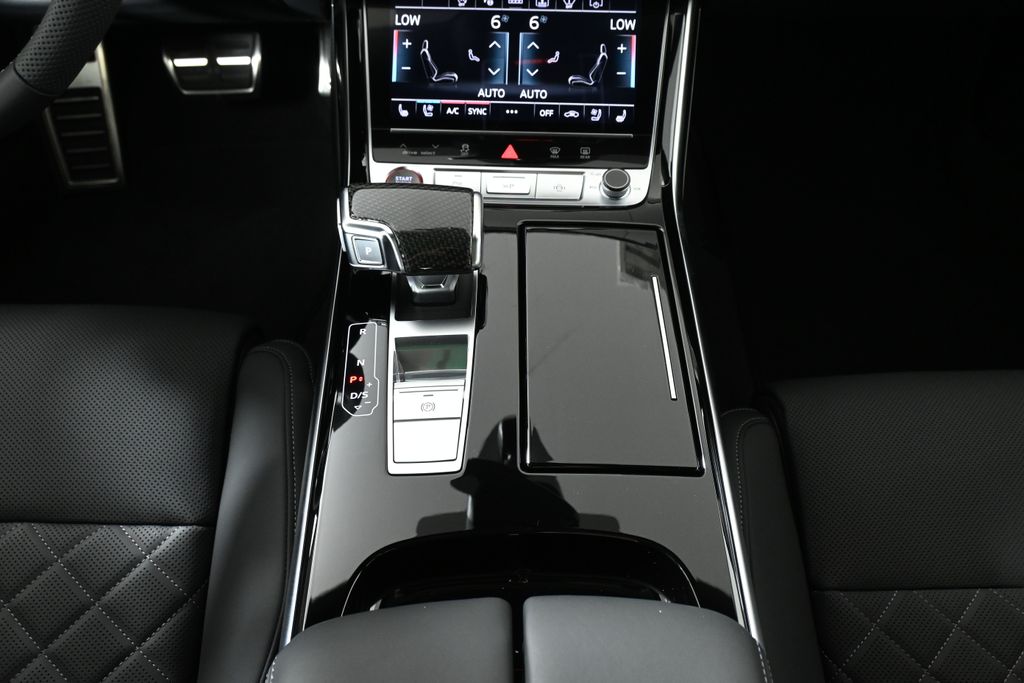 Thumbnail: 2025 Audi S8 - 19