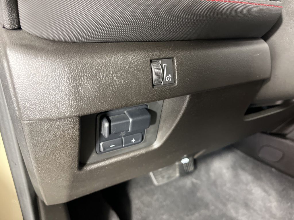 Thumbnail: 2024 Chevrolet Colorado - 27