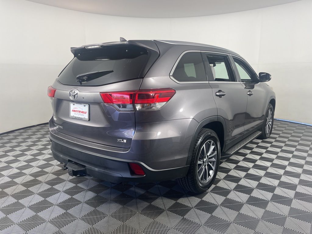 2019 Toyota Highlander XLE 17