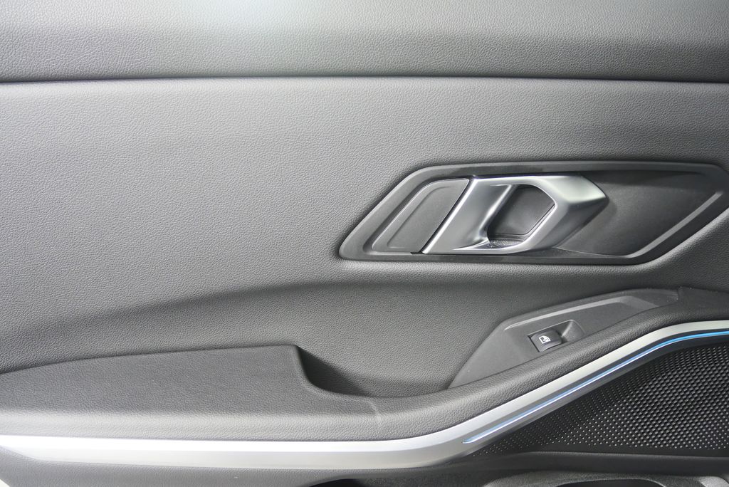 Thumbnail: 2024 BMW 3 Series - 14