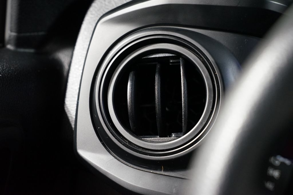 Thumbnail: 2022 Toyota Tacoma - 22