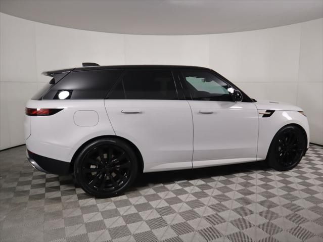 Thumbnail: 2026 Land Rover Range Rover Sport - 4