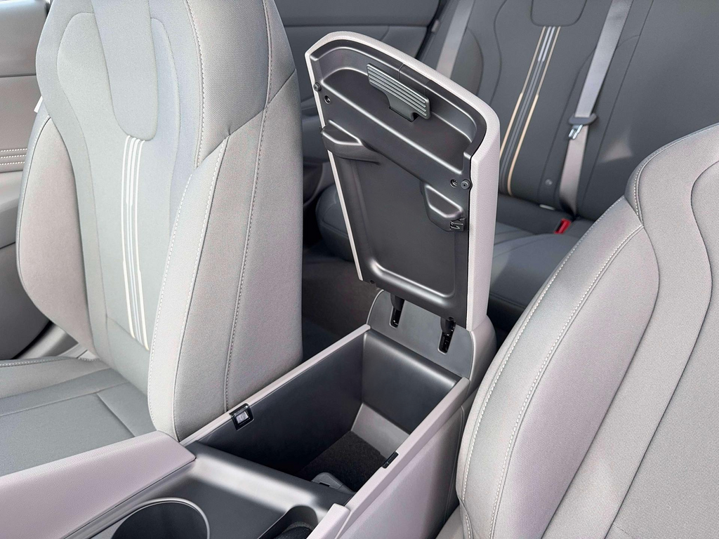 New 2026 White Hyundai SEL Sport image 18