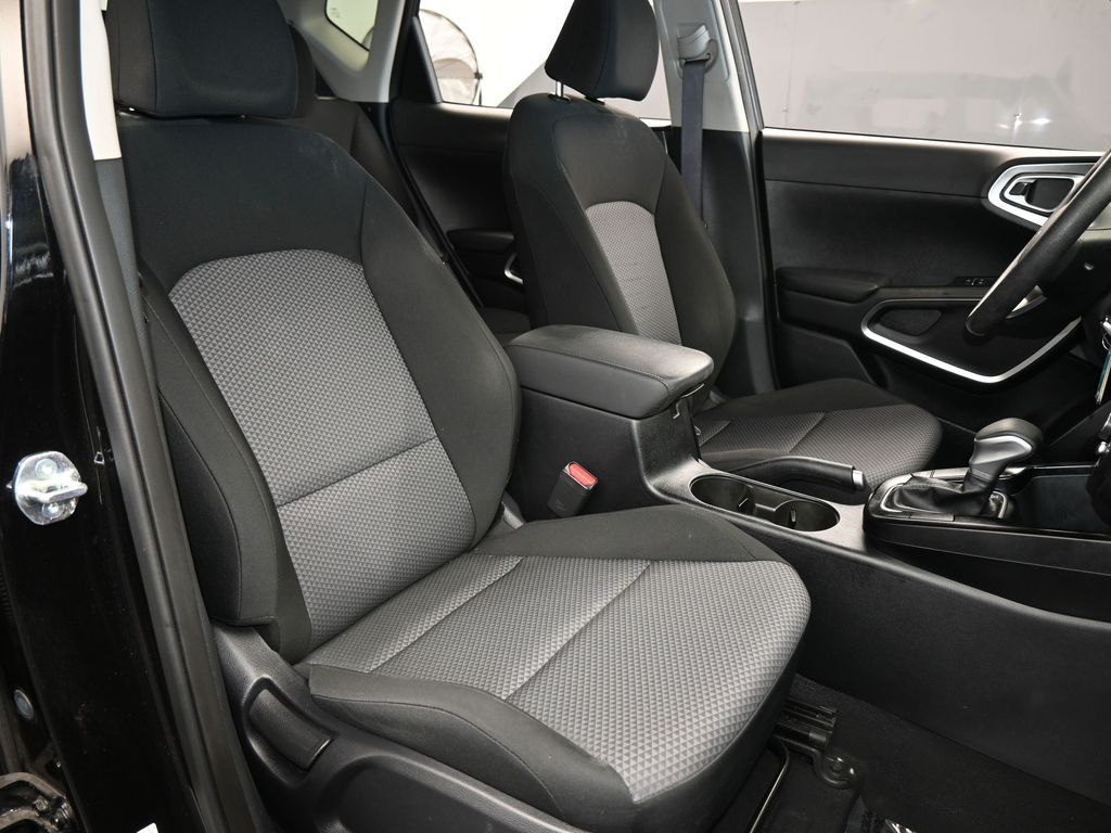 Used 2023 Fusion Black Kia LX image 34