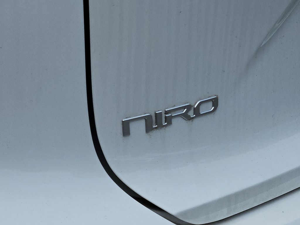 2025 Kia Niro EX - Photo 10