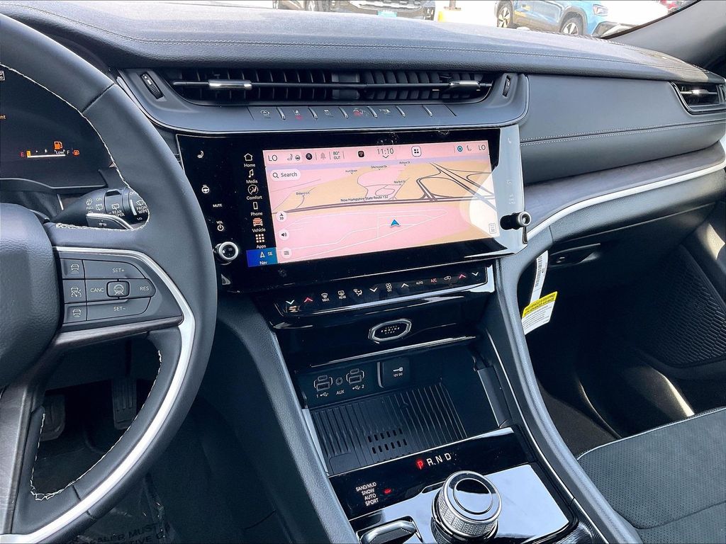 2026 Jeep Grand Cherokee — photo 13