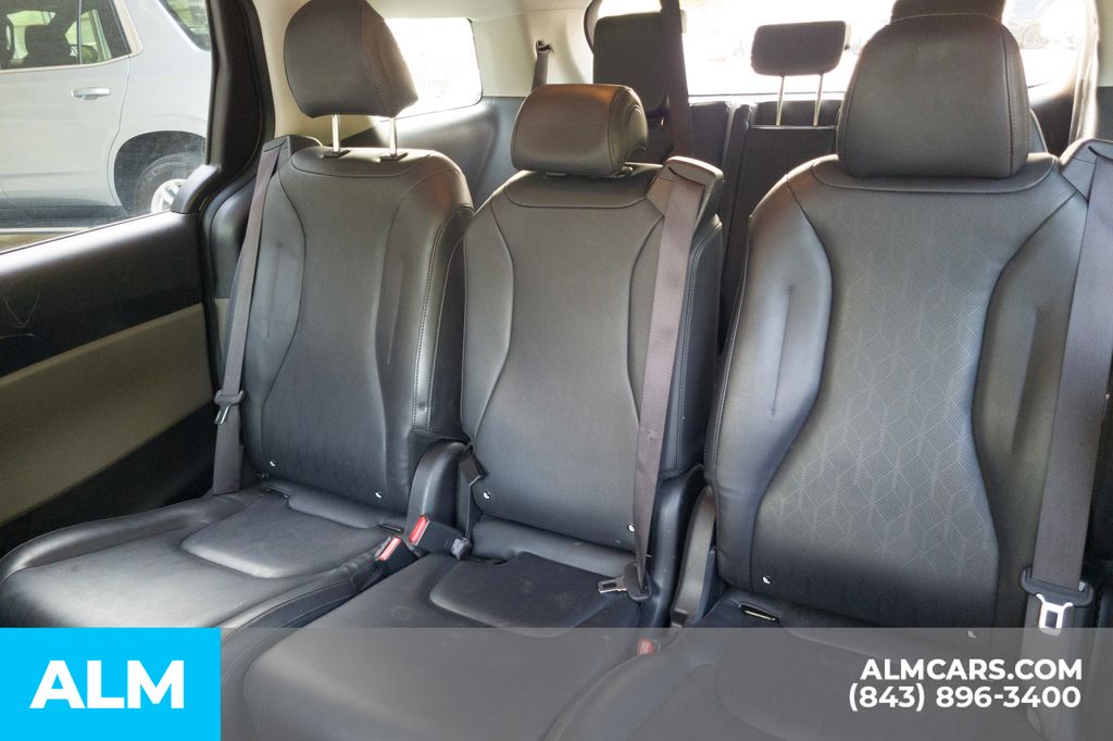 Used 2025 White Kia LXS image 16