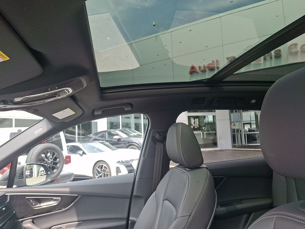 Thumbnail: 2025 Audi Q7 - 14