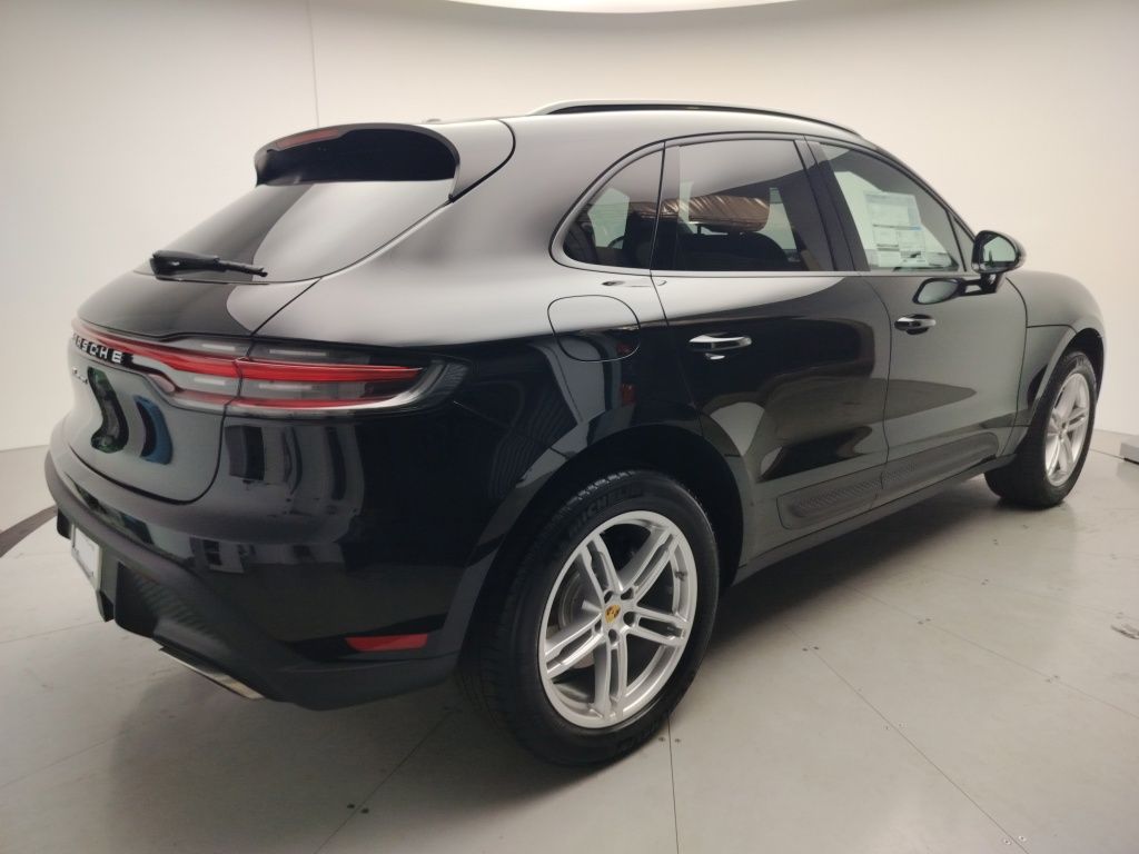 Thumbnail: 2026 Porsche Macan - 3