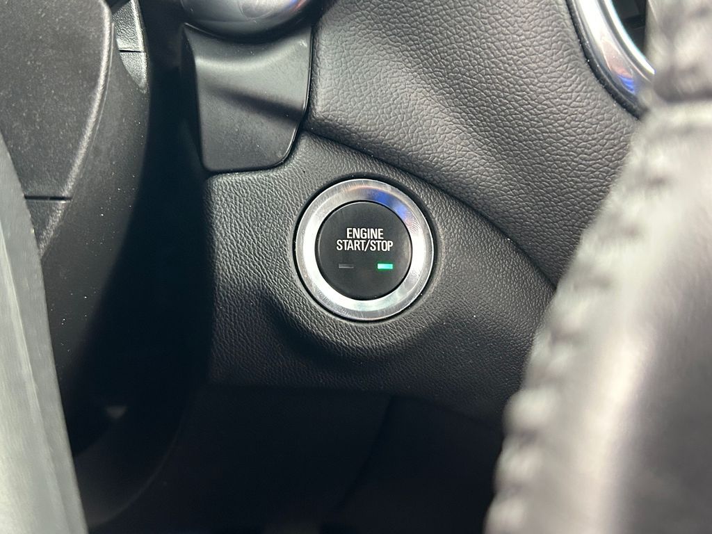 Used 2022 Iridescent Pearl Tricoat Chevrolet LT image 28