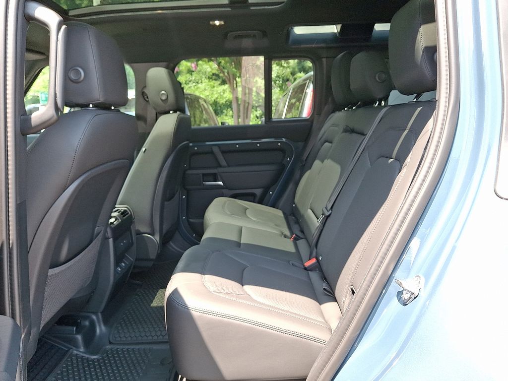Thumbnail: 2025 Land Rover Defender - 5