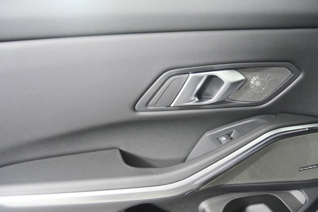 Thumbnail: 2026 BMW 3 Series - 13