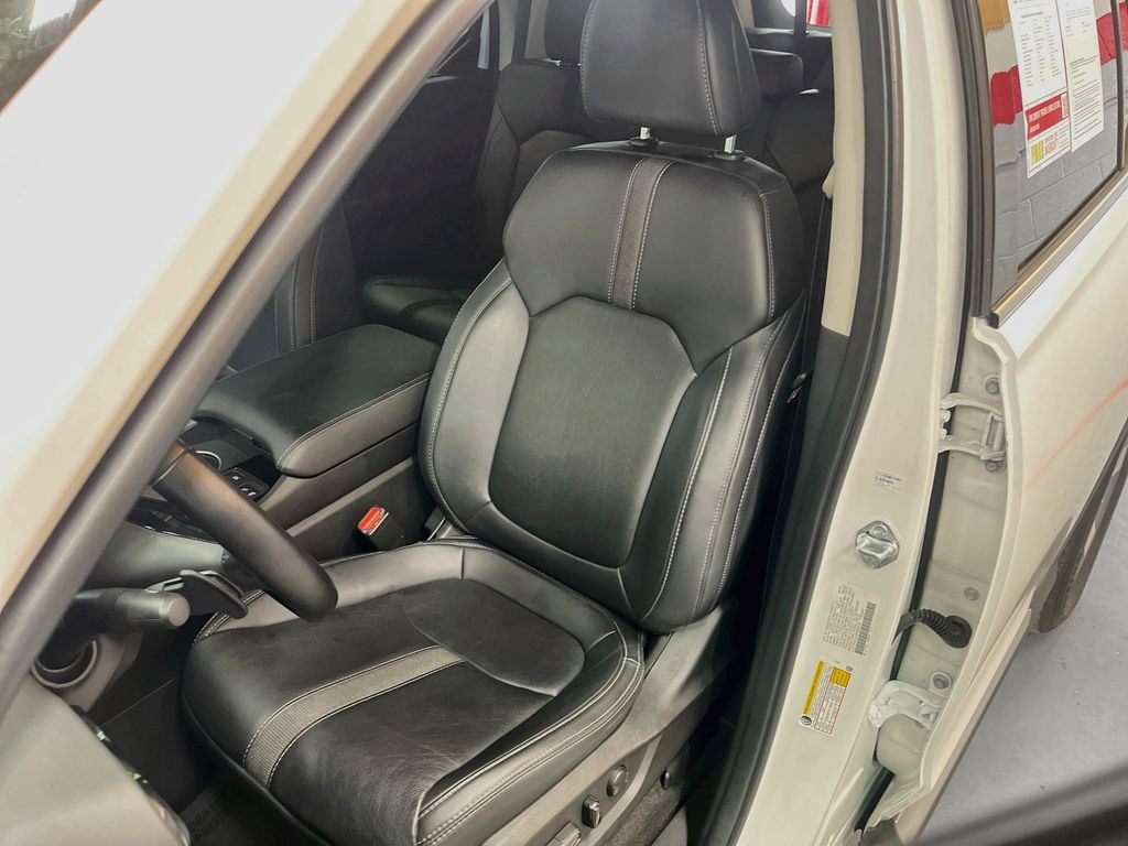 Used 2025 White Honda EX-L image 18