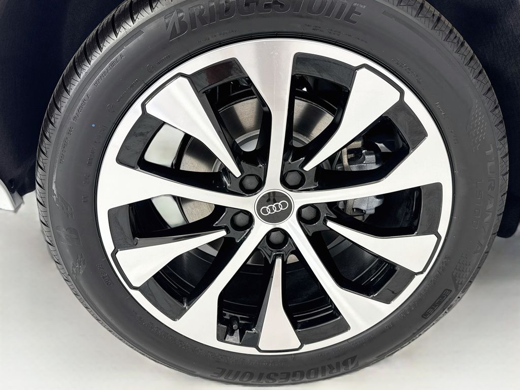 Thumbnail: 2026 Audi Q3 - 32