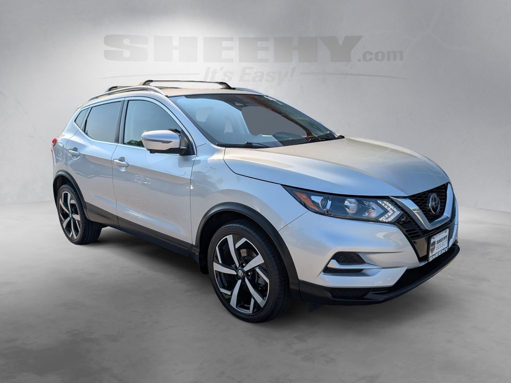 Used 2020 Silver Nissan SL image 2