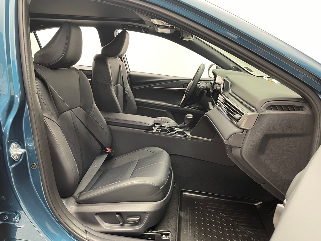 Thumbnail: 2025 Toyota Camry - 18