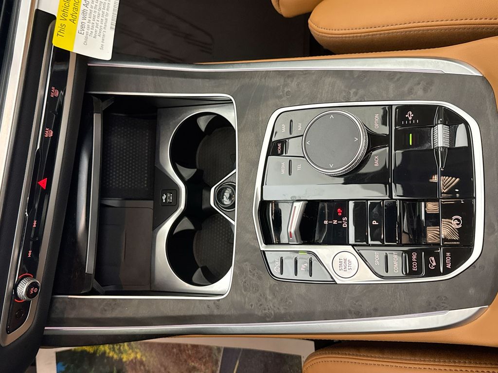 2024 BMW X7 xDrive40i 12