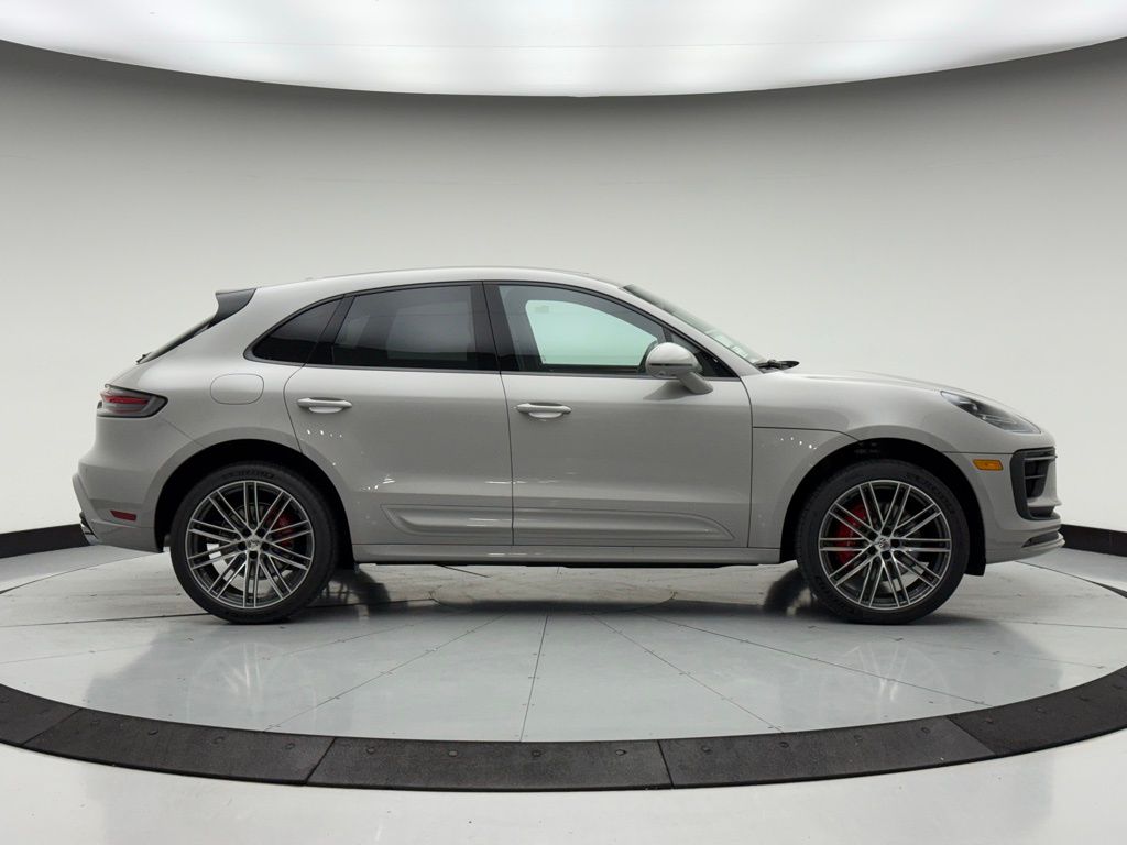 Thumbnail: 2026 Porsche Macan - 10