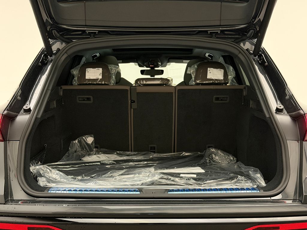 Thumbnail: 2026 Audi Q5 - 14