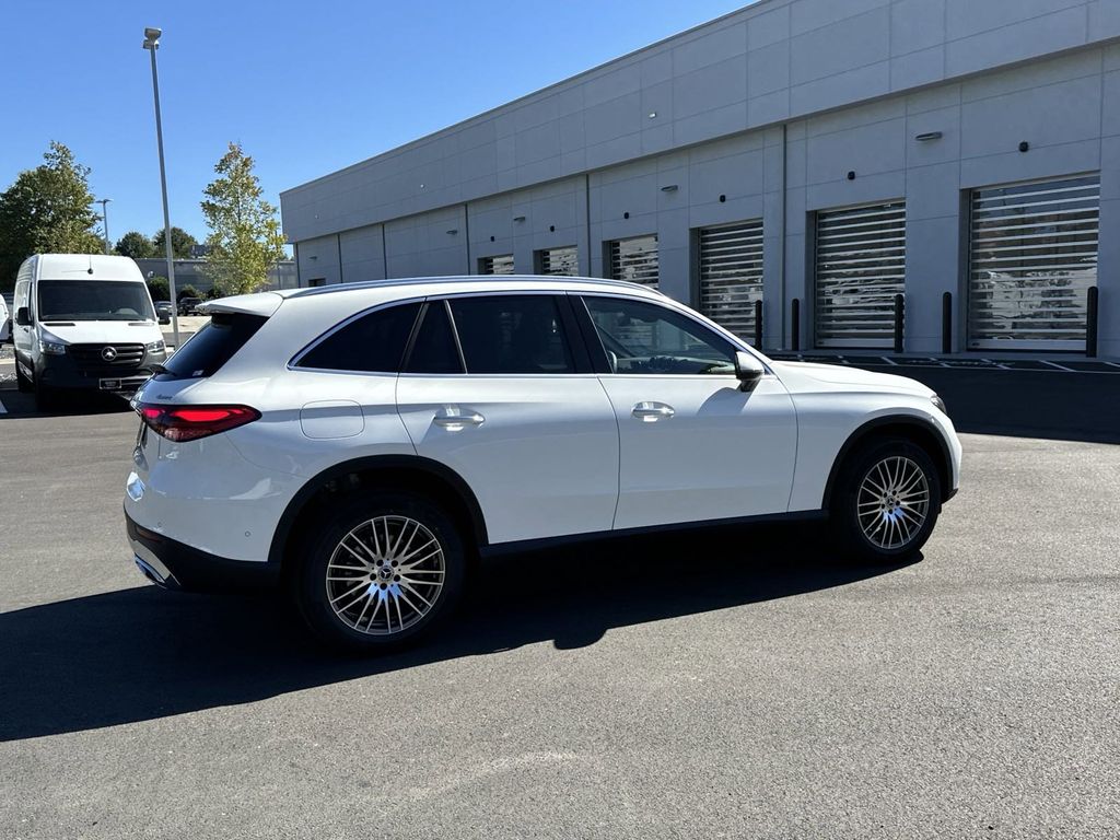 2025 Mercedes-Benz GLC GLC 300 9